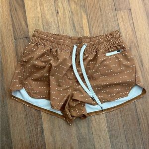 Vuori clementine shorts, size medium
